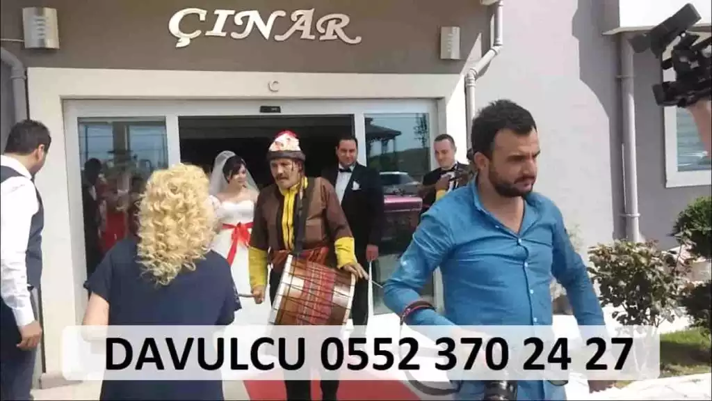 Bayraklı Davulcuları